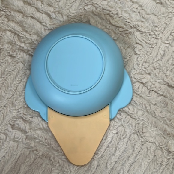 Ice cream cone bowls and spoons Set of 4 bowls and 4 spoons - Picture 8 of 16